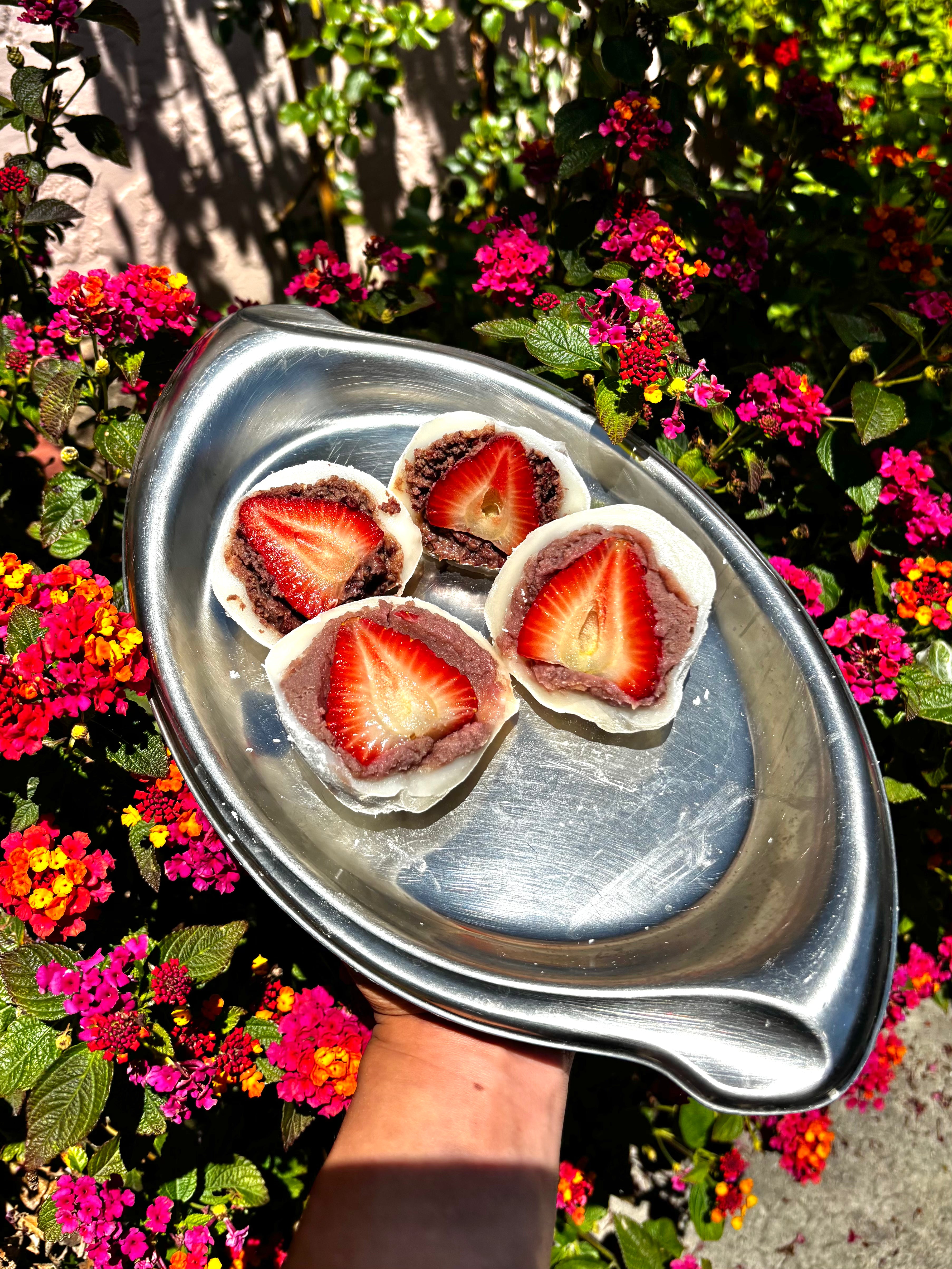 mother's day strawberry daifuku box (6 count)